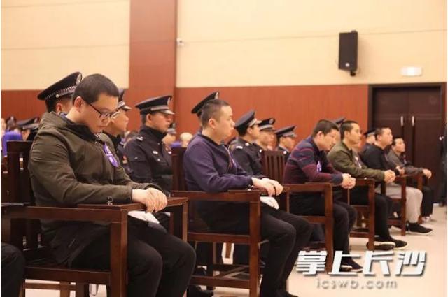 每月收9千，长沙一民警向涉黑讨债团伙卖了948条公民信息